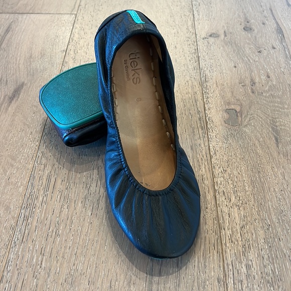 Tieks size 8 matte black ballet flats - Picture 5 of 6
